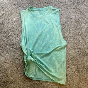 Women’s Lululemon tank